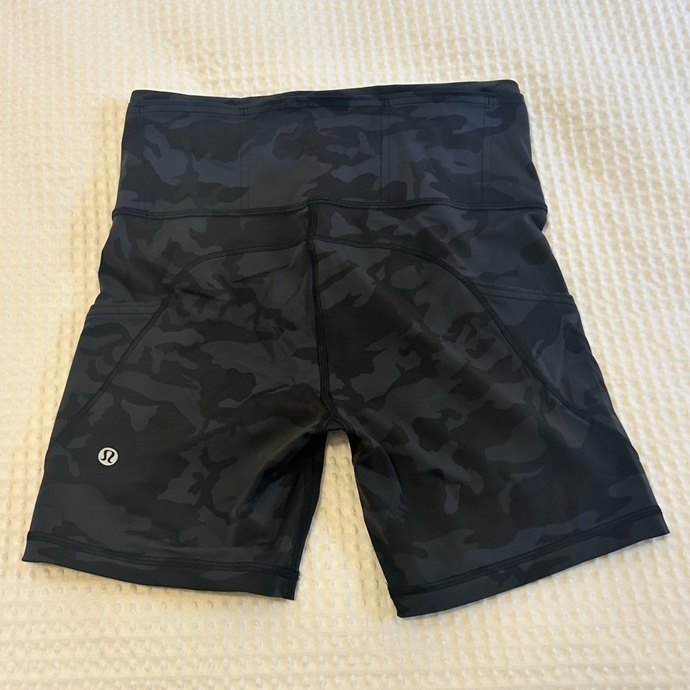 lululemon High-Rise Short with Pockets 6” — Heritage 365 Camo - Picture 2 of 5